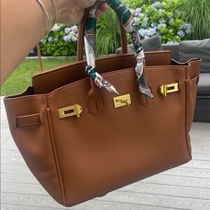 The “Wirkin” Brown Leather Handbag with Gold Accents
